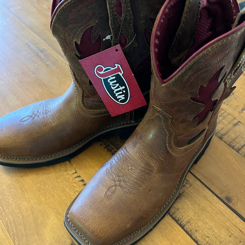 Justin Boots Tan and Burgundy Western Footwear